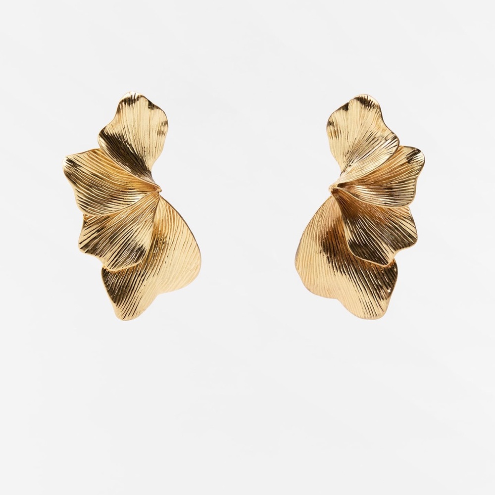 Zara petal texture earings